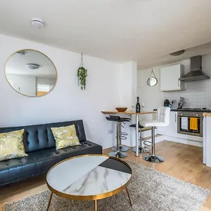 Cosy Flat In Free Parking Area, Next To Bus Stop , Brighton United Kingdom
